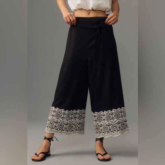 ✨ Anthropologie Cropped Eyelet Wide-Leg Pants Sz S - Picture 1 of 7